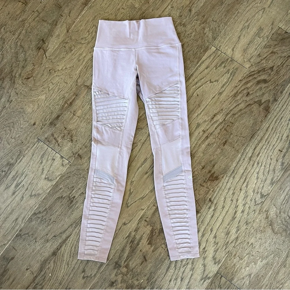 Alo Yoga High Waist Moto Legging in Lavender Cloud, Size Small